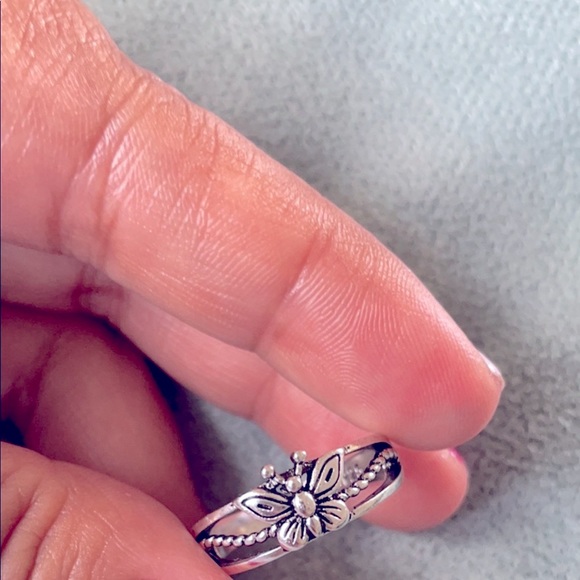 - Butterfly ring - Picture 2 of 4